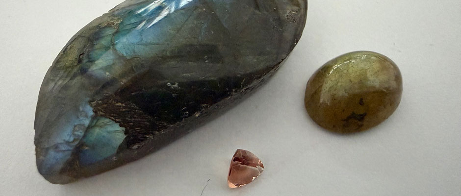 20251021_Labradorite_940x400.jpg